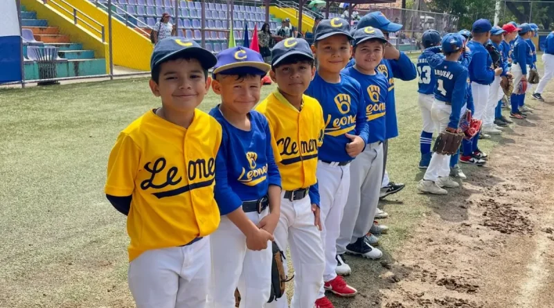 Jornada de béisbol, alcaldía de Managua, fiestas patrias, deporte, academias, niños, niñez,