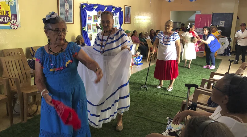 casa club, huipil, fiestas patrias,