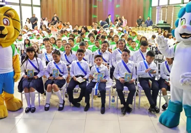 Xolt y Santi, manga nicaragüense, alcaldía de Managua, Embajada de Japón, educación ambiental,