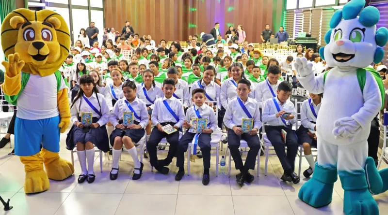 Xolt y Santi, manga nicaragüense, alcaldía de Managua, Embajada de Japón, educación ambiental,