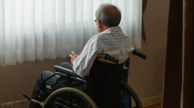 EE.UU., Estados Unidos, muerto, encuentran, centro de ancianos, muerto en silla de ruedas, anciano,