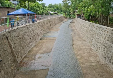 alcaldia de Juigalpa, entrega de revestimiento, barrio Hector Ugarte, Juigalpa, Nicaragua, revestiendo,