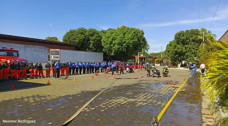 Bomberos Unidos, ejercicio demostrativo, extinción de incendios, Nicaragua,