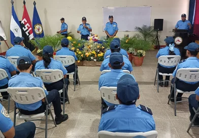 bomberos unidos de nicaragua, managua, jornada de entrenamiento, 30 efectivos bomberiles, comportamiento del fuego, peligros asociados, nicaragua