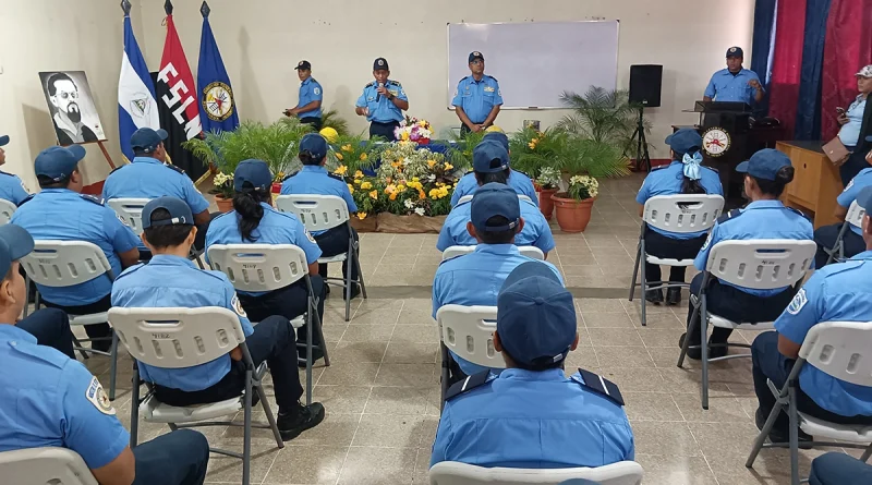 bomberos unidos de nicaragua, managua, jornada de entrenamiento, 30 efectivos bomberiles, comportamiento del fuego, peligros asociados, nicaragua