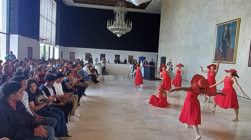 resistencia ancestral, maíz, salón de los cristales, teatro nacional rubén darío, managua, nicaragua, identidad cultural nicaragua
