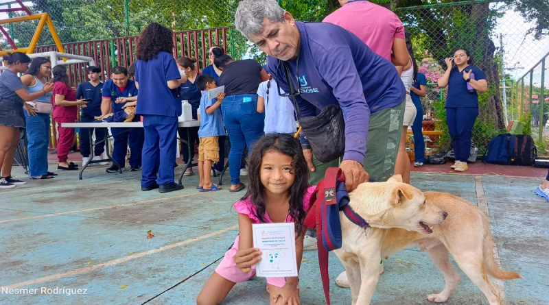 Jornada veterinaria, jornada "Mi mascota mi Amigo", vacunas, Managua, barrio Omar Torrijos, desparacitantes, vacunas, vitaminas, mascota, animales, cuido de animales,