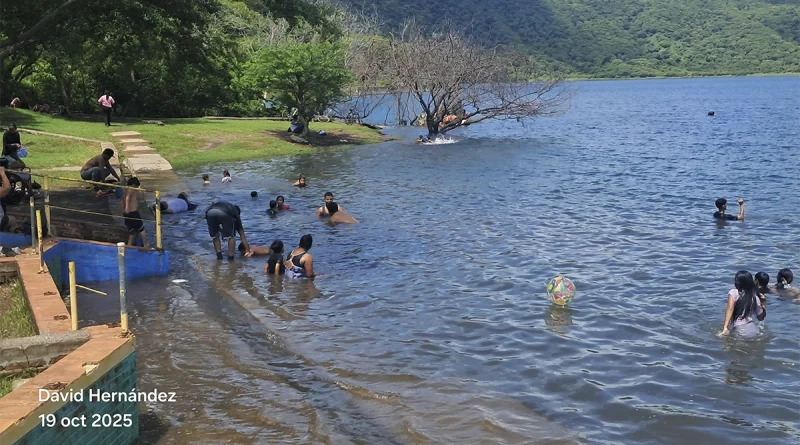 nicaragua, laguna de xiloa, xiloa, familias, fin de semana,