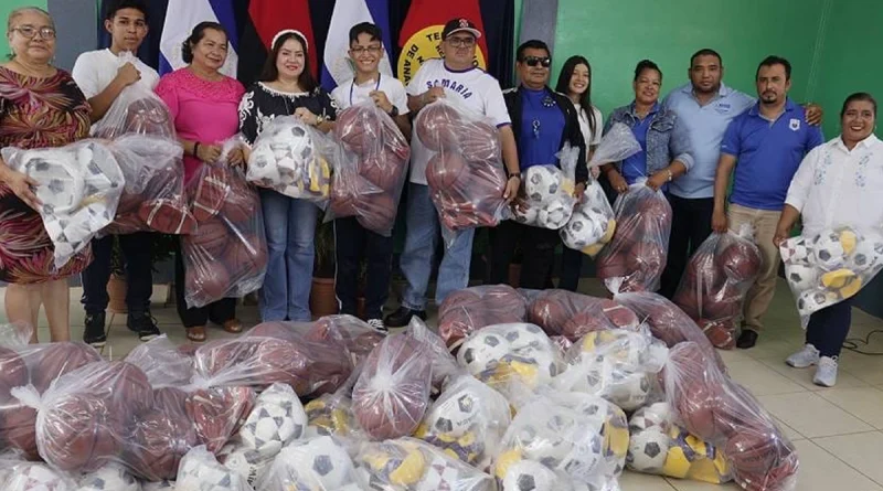mined, managua, escuelas públicas en managua, entrega de materiales deportivas, educación física y deportes, estudiantes y docentes nicaragua