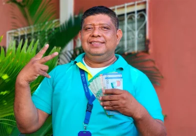 trabajadores públicos, pago adelantado, noviembre, aumento salarial