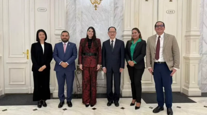 China, Nicaragua, Camila Ortega, Delegación nicaragüense, lazos de arte y moda, Nicaragua,