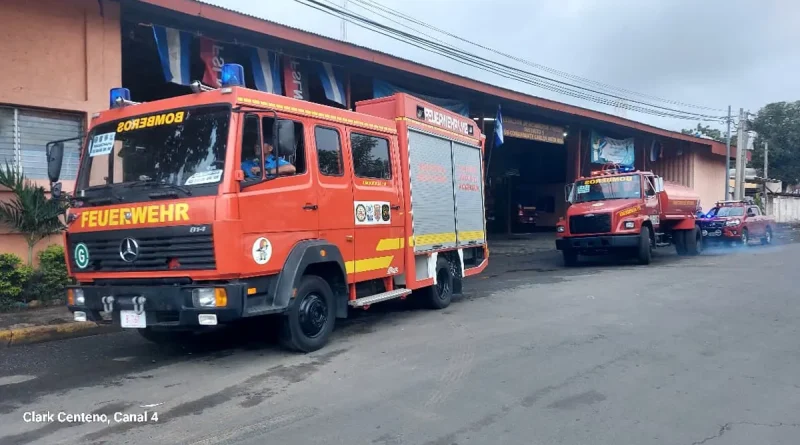bomberos, camiones, Estación de Bomberos, salen, camiones de emergencia, Masachapa, San Rafael del Sur,