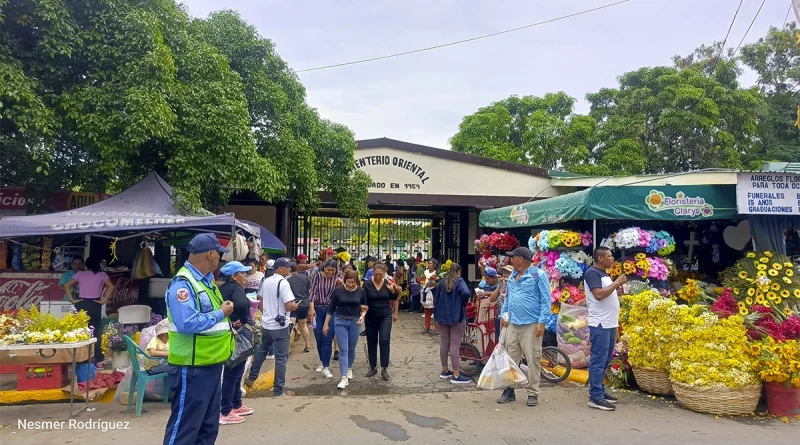 nicaragua, cementerios, dia de los fieles difuntos, cementerio periferico, managua,