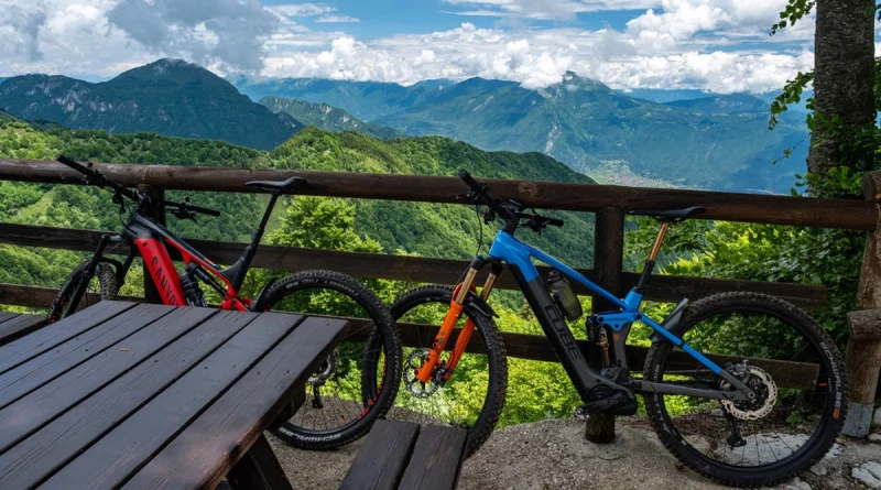 Ciclista, años, sobrevive, tres, dias, barranco, gracias, vino, Francia, atrapado, encontrado, vida,