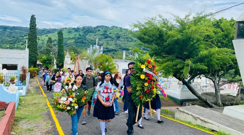 nicaragua, matagalpa, dia de los fieles difuntos, cementerios, familias,