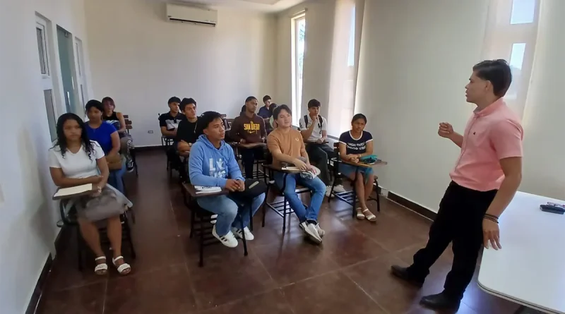 nicaragua, chinandega, academia de idiomas heroe brian wilson, idiomas,
