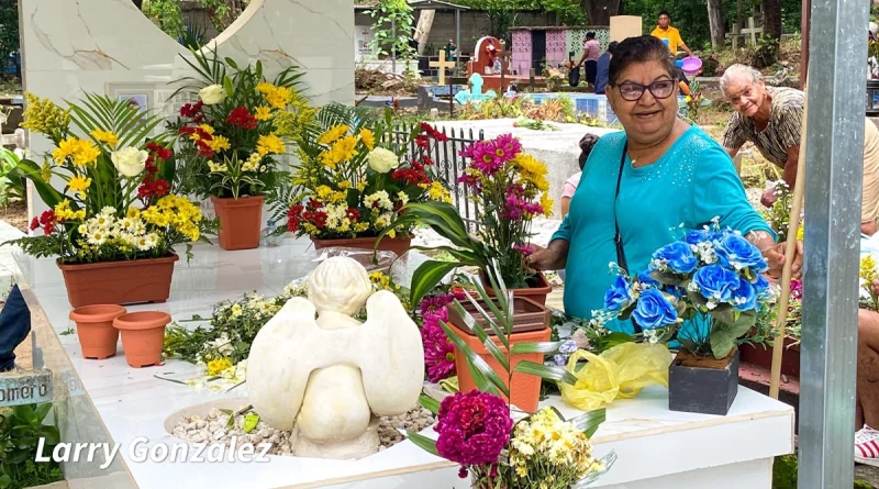nicaragua, nueva segovia, dia de los fieles difuntos, ocotal, familias,