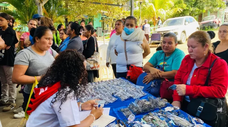 saludo, 49 aniversario del Comandante Carlos Fonseca Amador, Centro Oftalmológico, Matagalpa, feria, salud visual, entrega, vista,