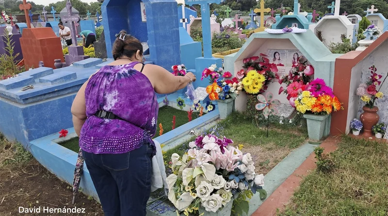 nicaragua, cementerios, dia de los fieles difuntos, cementerio caminos del cielo,