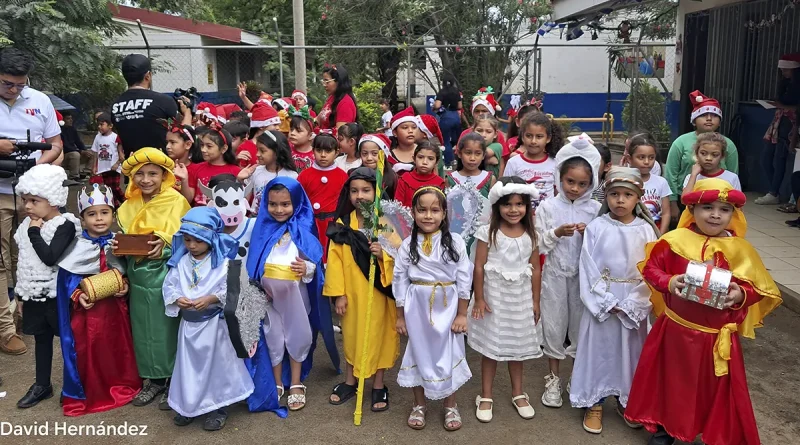 niños, estudiantes, colegio Bella Cruz, MINED, Ministerio de educación, pastorela escolar,