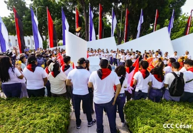plaza de la revolución, comandante carlos fonseca amador, policia nacional, ministerio del interior, juventud sandinista, entregas florales, managua, 8 de noviembre de 2025