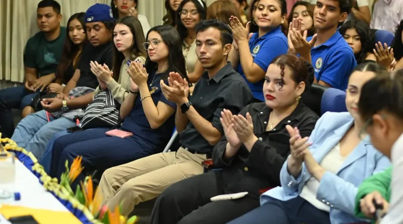 estudiantes, UNICIT, encuentro, comunicador Abraham Istillarte, capacidades comunicacionales,
