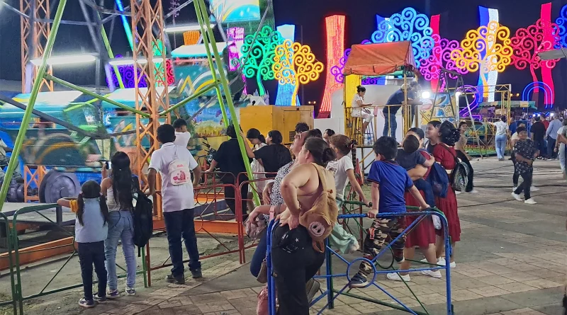 nicaragua, managua, city park, navidad, familias,