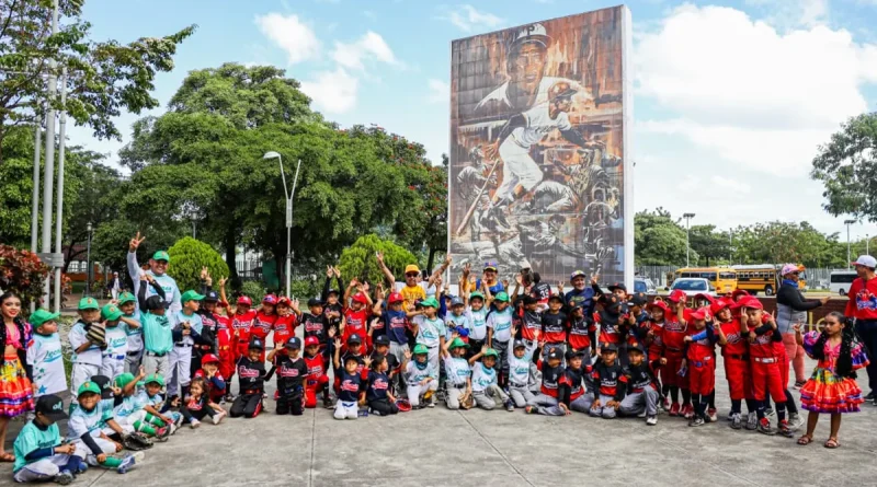 Festival de Béisbol categoría Pewee, Roberto Clemente, Managua, Estadio de Béisbol del Parque Luis Alfonso, honor, deporte infantil, beisbol, niños,