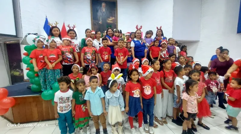 paquetes alimenticios, partos multiples, Managua, familias, entrega, MIFAMILIA, Ministerio de la Familia,