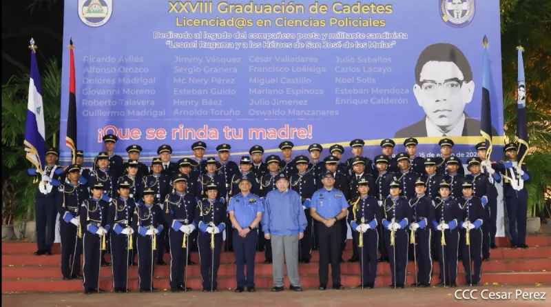 daniel Ortega, rosario murillo, nicaragua, acto de cadetes, graduación,