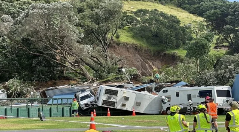 Deslizamientos, tierra, provocan, desaparecidos, Nueva, Zelaya, isla norte, lugar, vida, Dos personas,