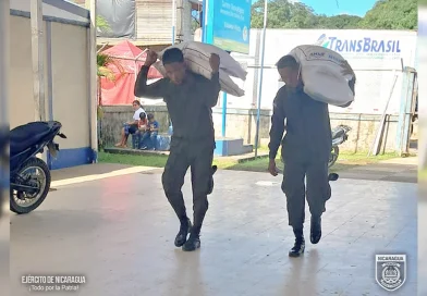 Ejercito, Nicaragua, participa, descargue, merienda, escolar, Caribe Norte , coordinación, MINED, Ministerio de Educación, quintales, alimentos,