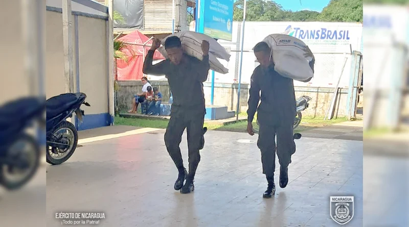 Ejercito, Nicaragua, participa, descargue, merienda, escolar, Caribe Norte , coordinación, MINED, Ministerio de Educación, quintales, alimentos,