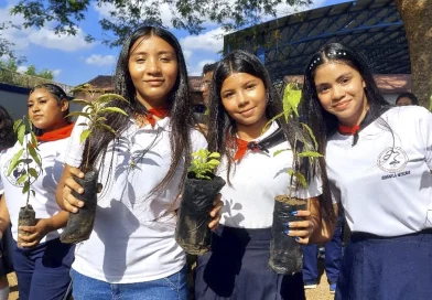 nicaragua, managua, General Sandino, ofrendas, siembra de arboles