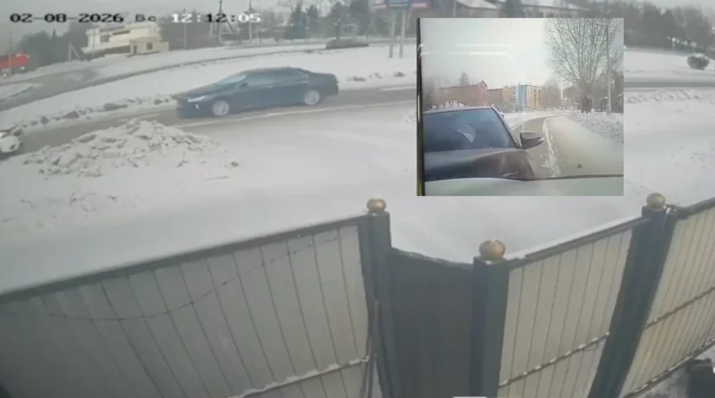 Infractor, precoz, niño, 6años, pone, volando, choca, frente, contra, coche, automóvil , marchara, tienda, accidente, trafico, tienda,