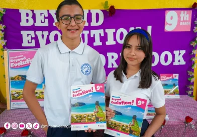MINED, libro de ingles, estudiantes, entrega, reciben, noveno grado, Nicaragua,
