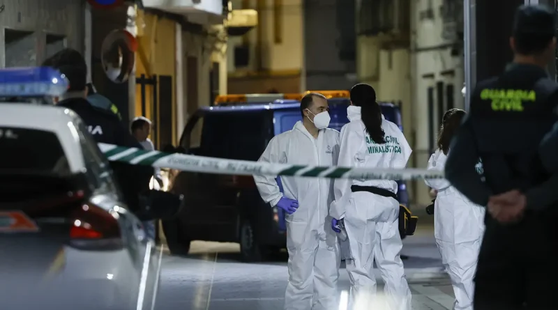 España, asesinato, muerte, doble asesinato, asesino se toma selfi con los cadáveres, selfi,