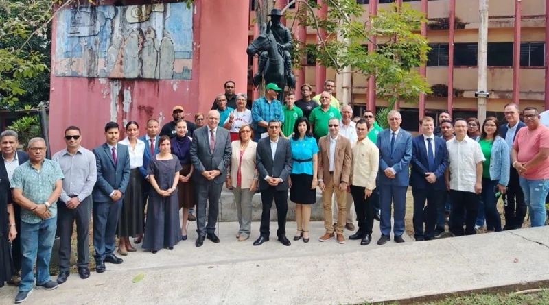 general sandino, homenaje, embajada de nicaragua en panamá, ofrenda floral, universidad de panamá, héroe de nicaragua, soberanía, sandinismo, relaciones bilaterales, 92 aniversario del paso a la inmortalidad