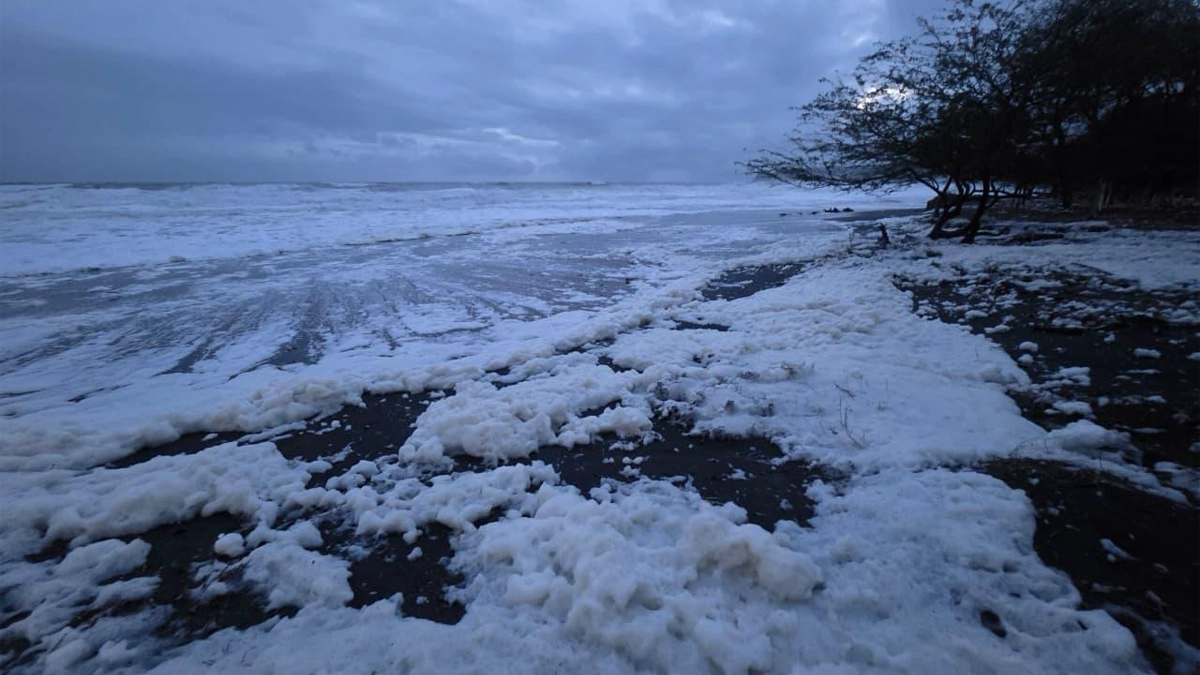 INETER explica aparición de espuma marina en la Playa Amaril